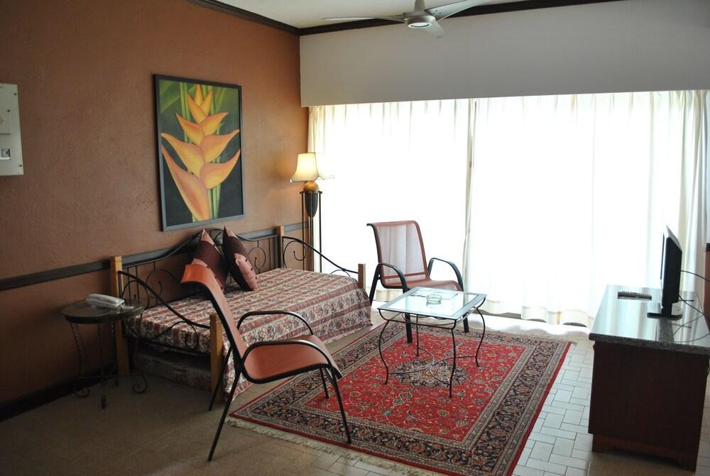 Holiday Villa Beach Resort Cherating Resor